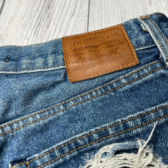 Levi's Wedgie Short High Rise Medium Wash Distressed Cut Off Denim Shorts Sz 30 - Picture 9 of 13